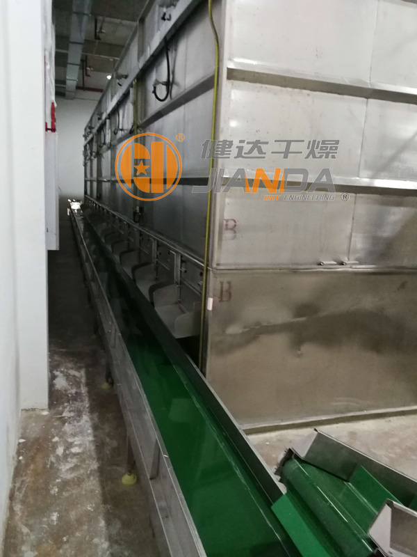 堅(jiān)果干燥生產(chǎn)線(xiàn)出料